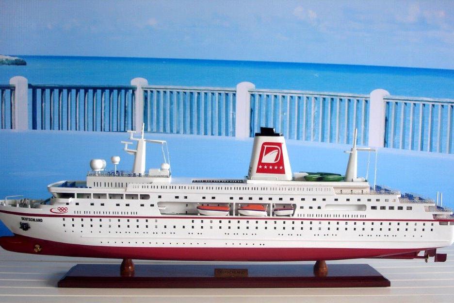 Modellschiff MS Deutschland Holzmodellschiff.de