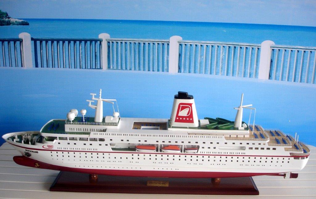Modellschiff MS Deutschland Holzmodellschiff.de