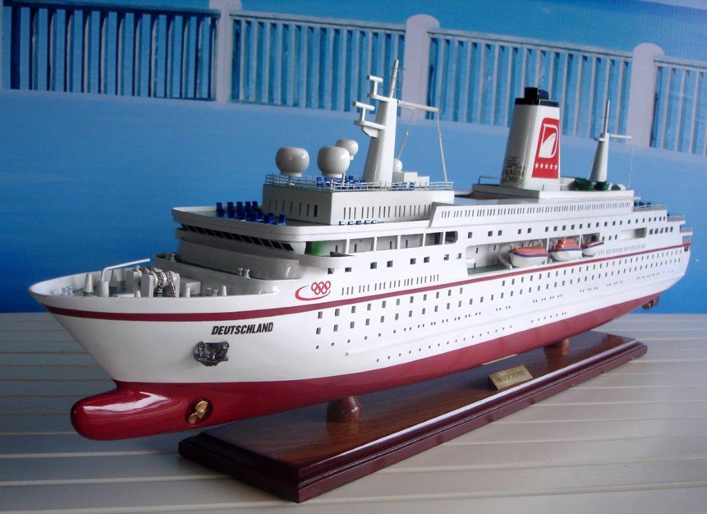 Modellschiff MS Deutschland Holzmodellschiff.de