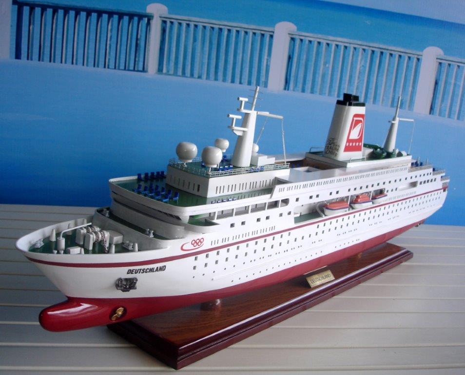 Modellschiff MS Deutschland Holzmodellschiff.de