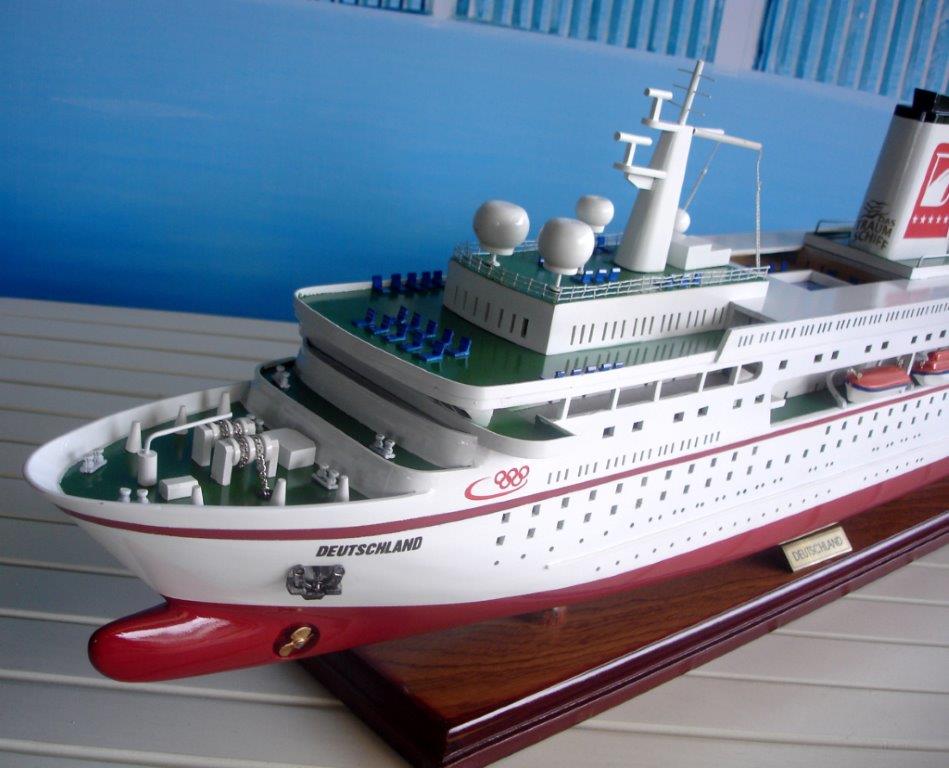 Modellschiff MS Deutschland Holzmodellschiff.de
