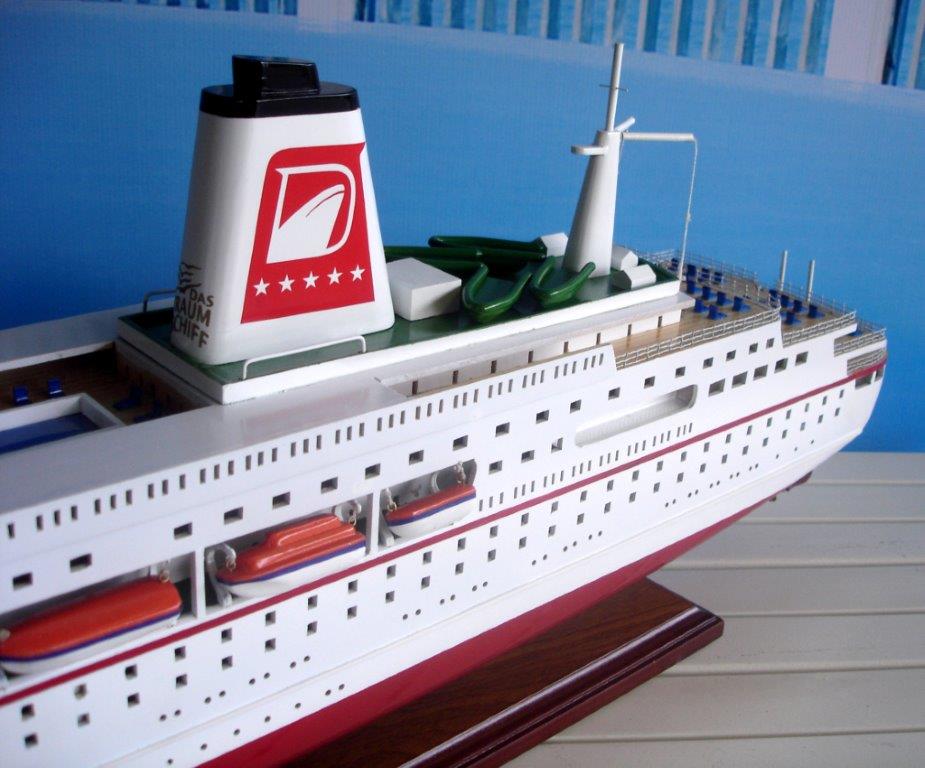 Modellschiff MS Deutschland Holzmodellschiff.de