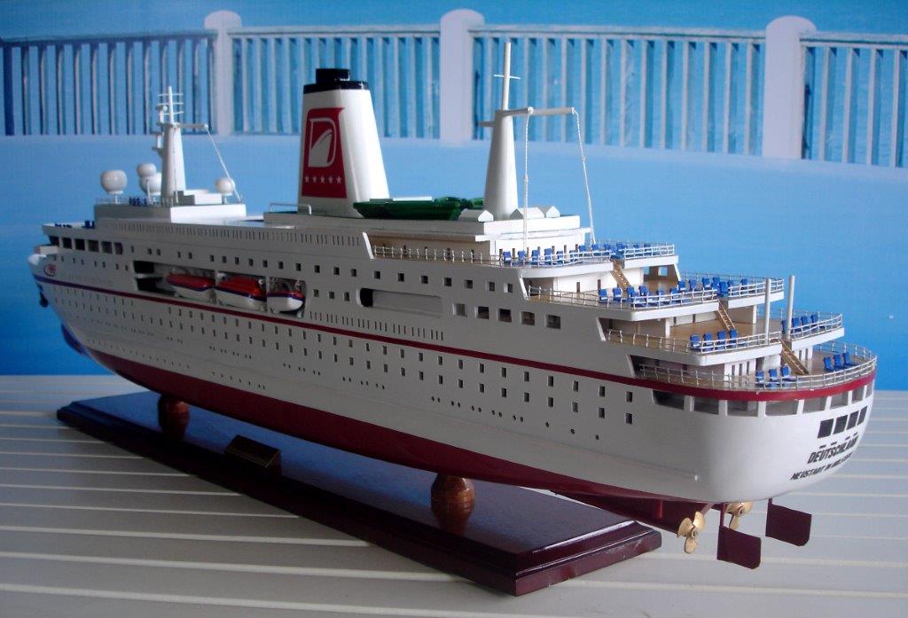 Modellschiff MS Deutschland Holzmodellschiff.de