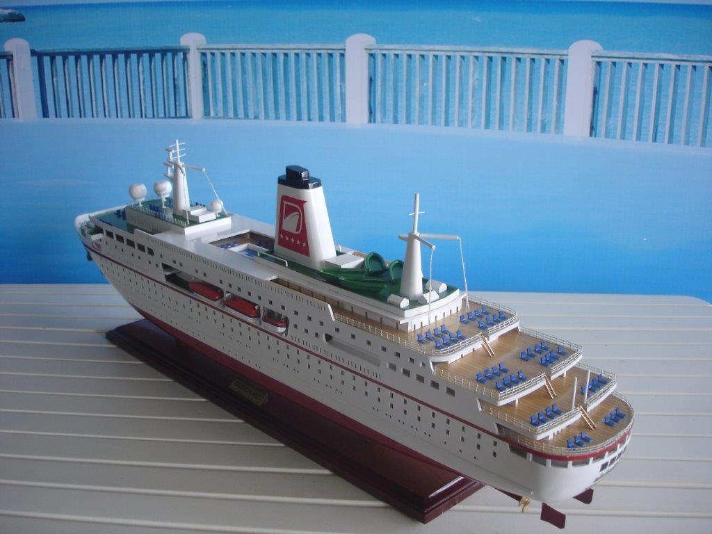 Modellschiff MS Deutschland Holzmodellschiff.de