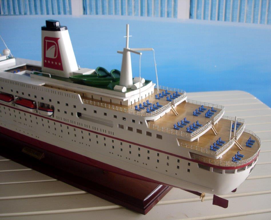 Modellschiff MS Deutschland Holzmodellschiff.de