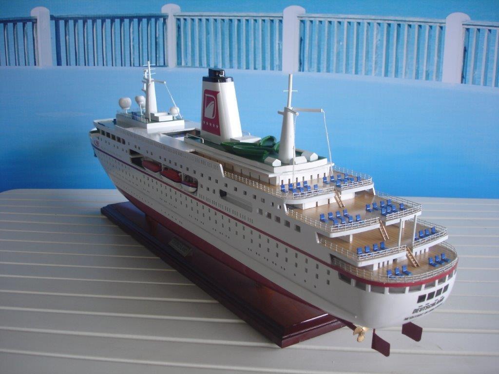 Modellschiff MS Deutschland Holzmodellschiff.de