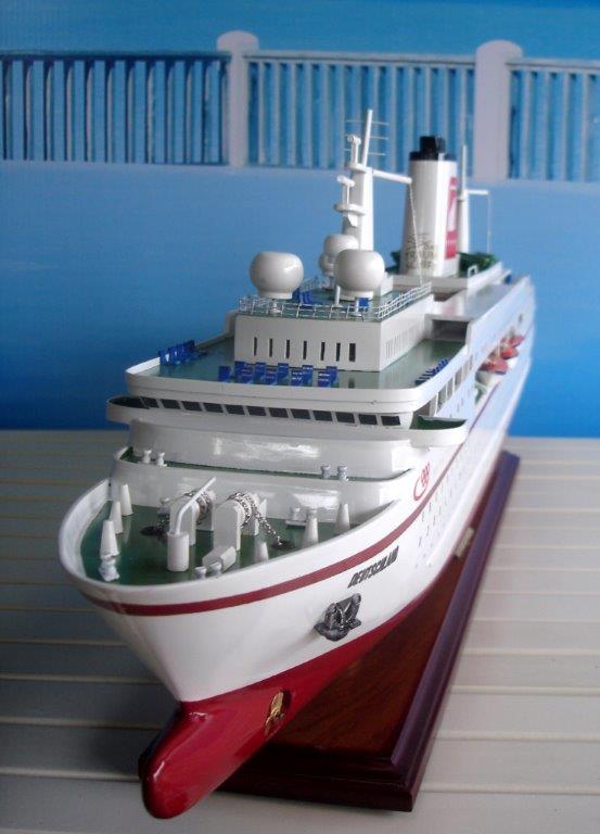 Modellschiff MS Deutschland Holzmodellschiff.de