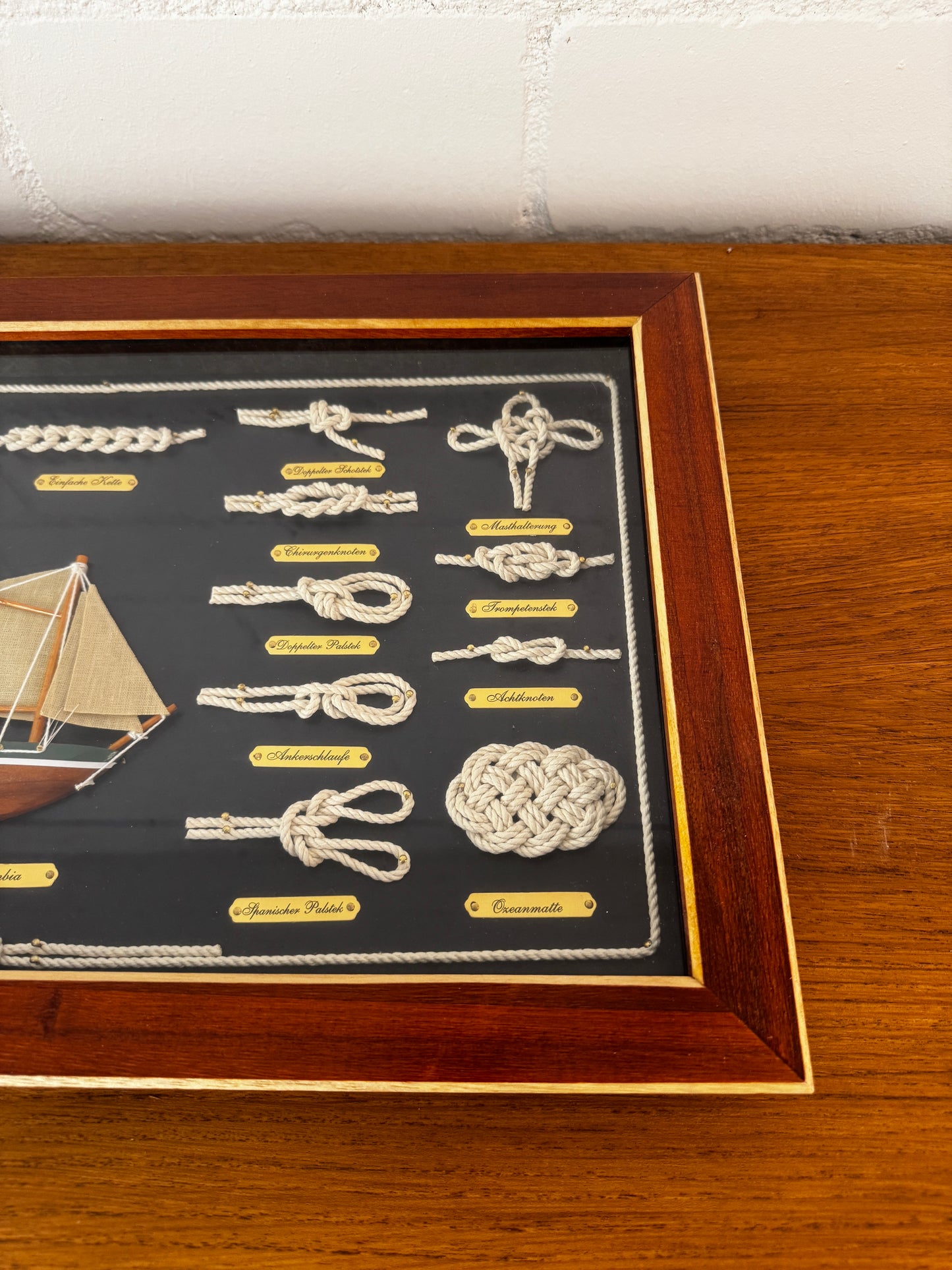 Knotentafel mit 19 Knoten deutsch Knotenbild Holz/Messing/Glas