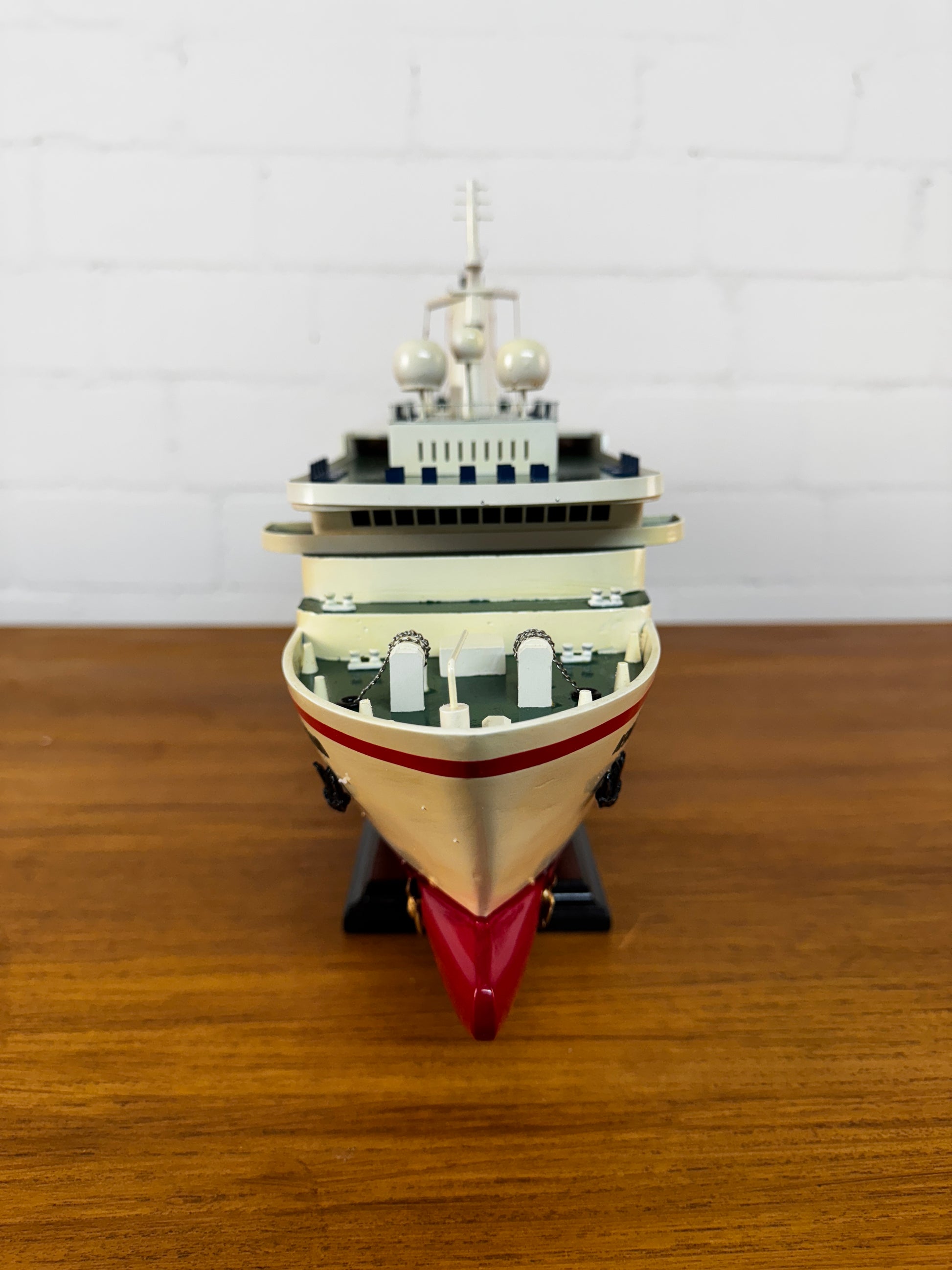 Modellschiff Kreuzfahrschiff MS Deutschland B-Ware
