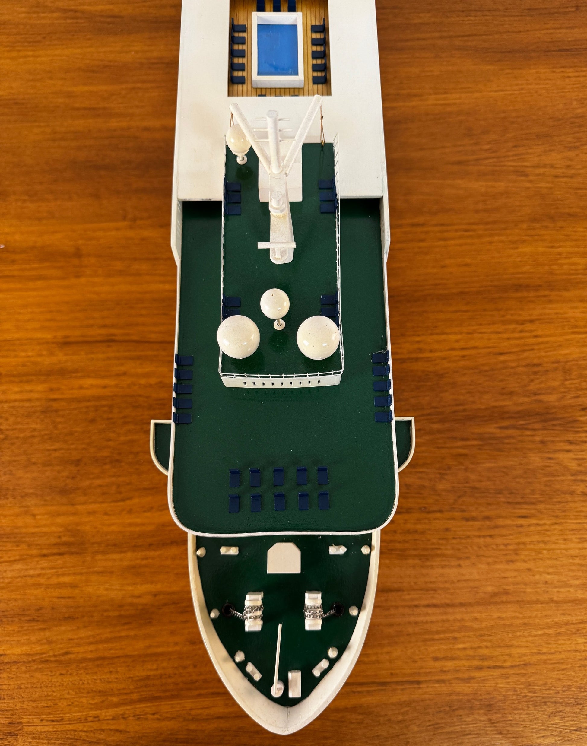 Modellschiff Kreuzfahrschiff MS Deutschland B-Ware