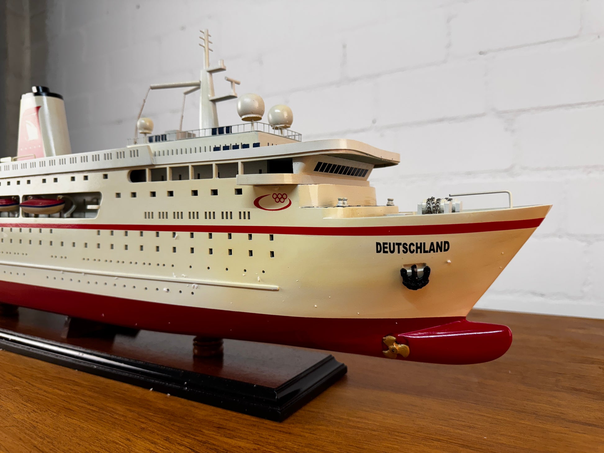 Modellschiff Kreuzfahrschiff MS Deutschland B-Ware