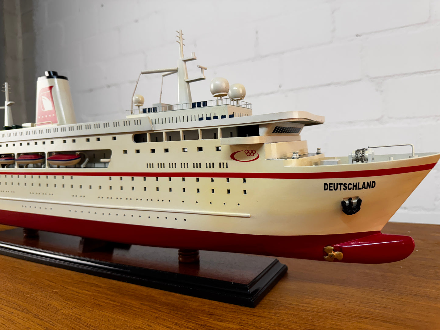 Modellschiff Kreuzfahrschiff MS Deutschland B-Ware