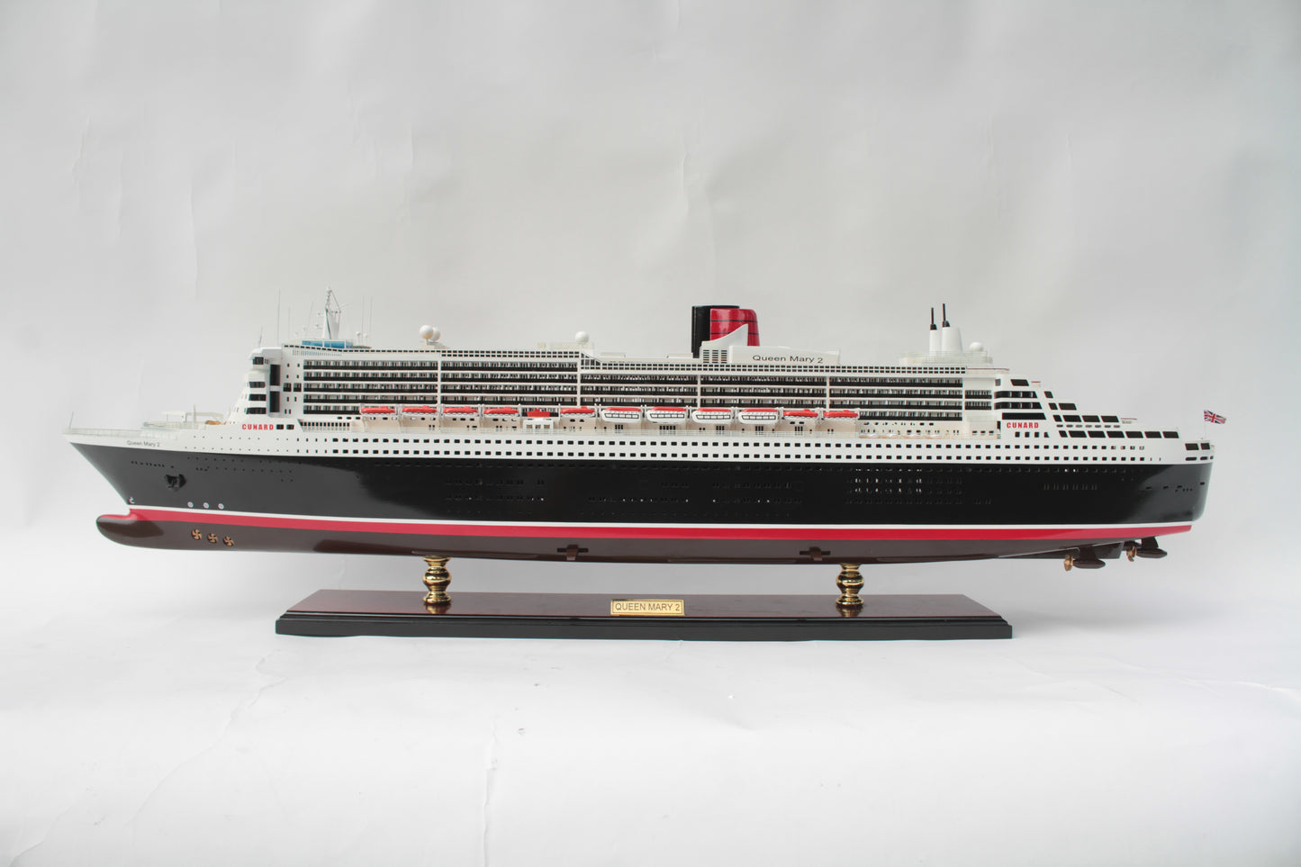 Modellschiff Kreuzfahrtschiff Queen Mary 2