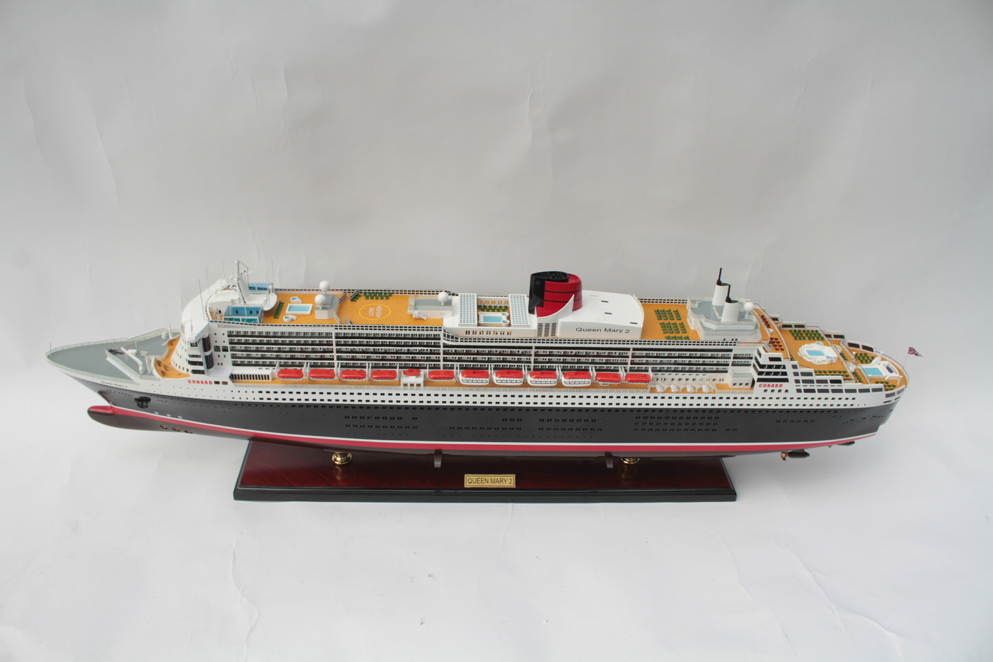 Modellschiff Kreuzfahrtschiff Queen Mary 2