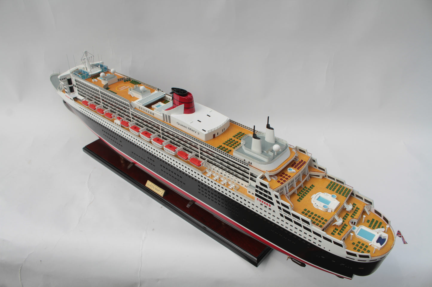 Modellschiff Kreuzfahrtschiff Queen Mary 2