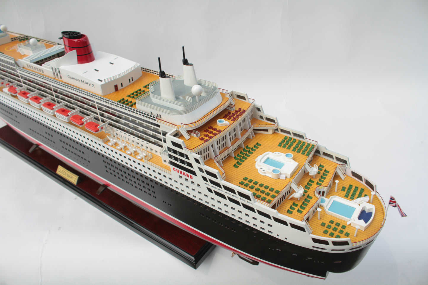 Modellschiff Kreuzfahrtschiff Queen Mary 2