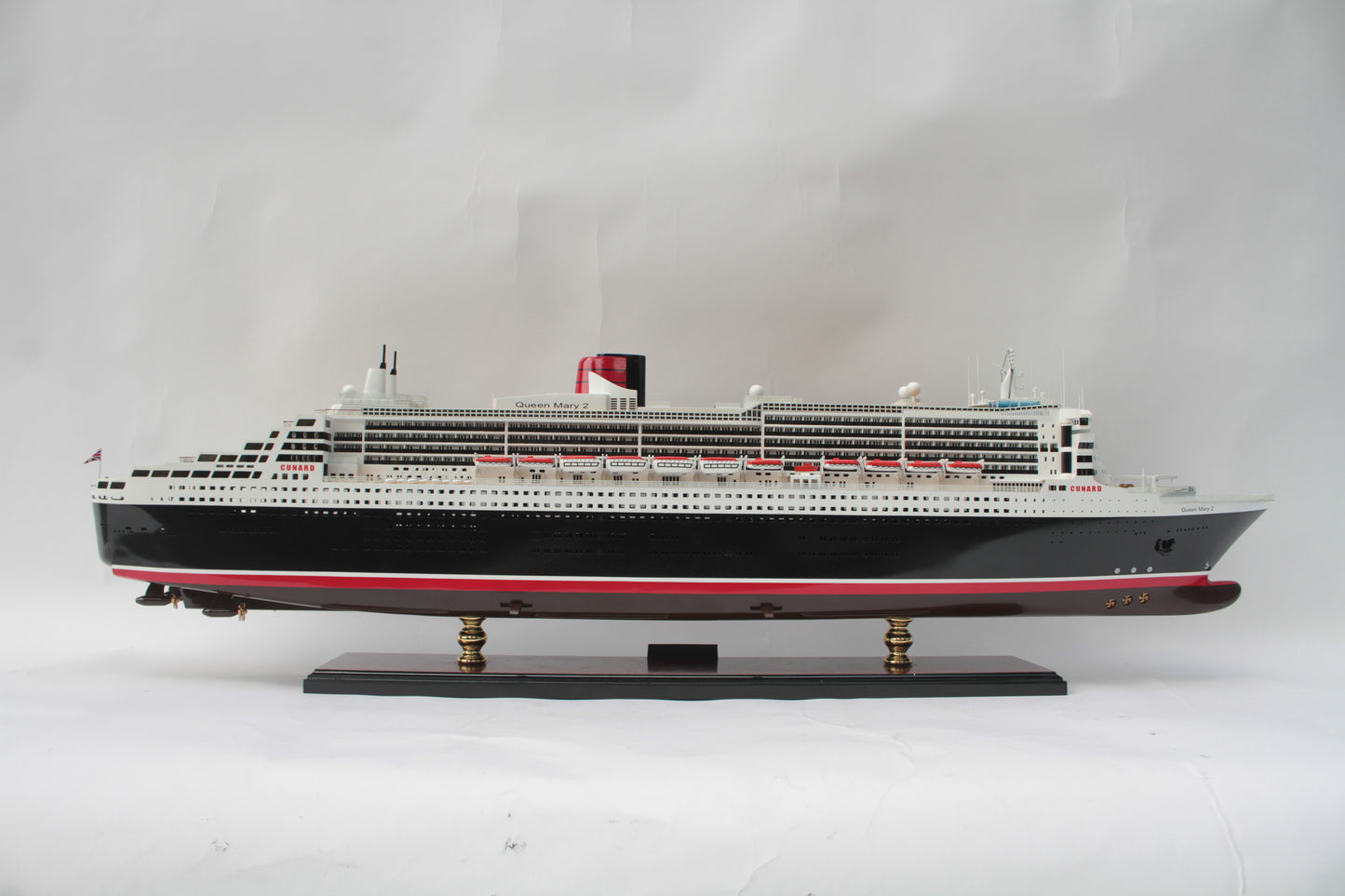 Modellschiff Kreuzfahrtschiff Queen Mary 2