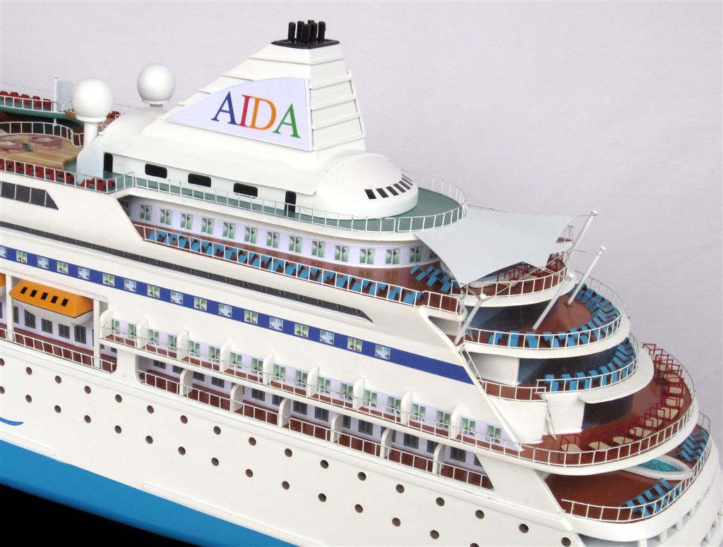 Modellschiff AIDA VITA Kreuzfahrtschiff Holzmodellschiff.de Standmodell