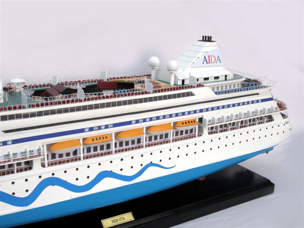 Modellschiff AIDA VITA Kreuzfahrtschiff Holzmodellschiff.de Standmodell