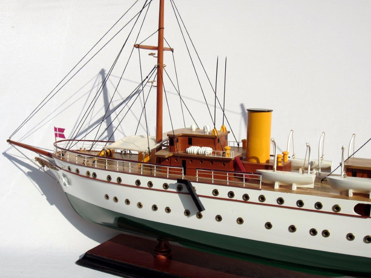 Modellschiff Dannebrog Dampfschiff Holzmodellschiff.de