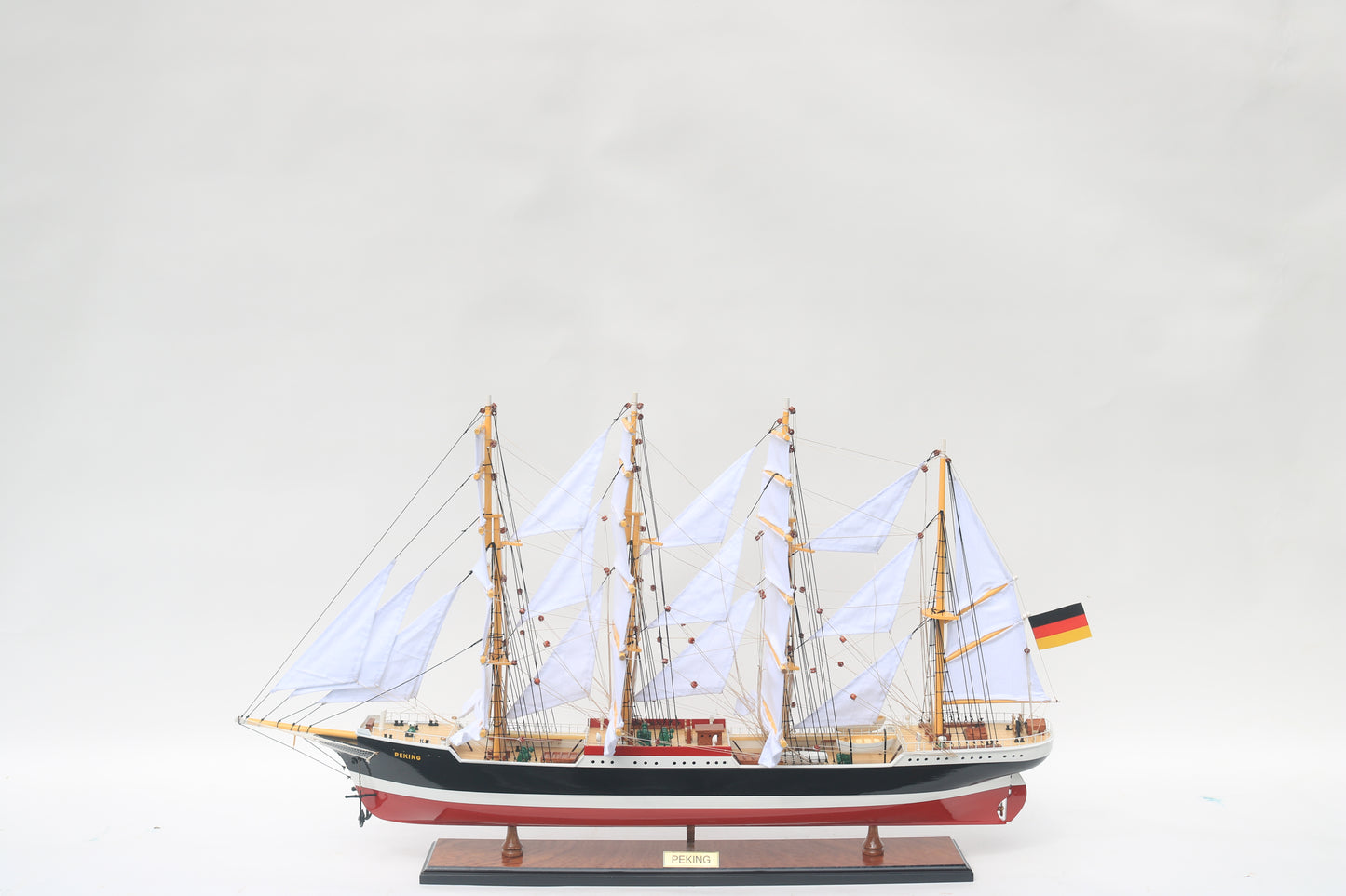 Modellschiff Peking Segel gesetzt