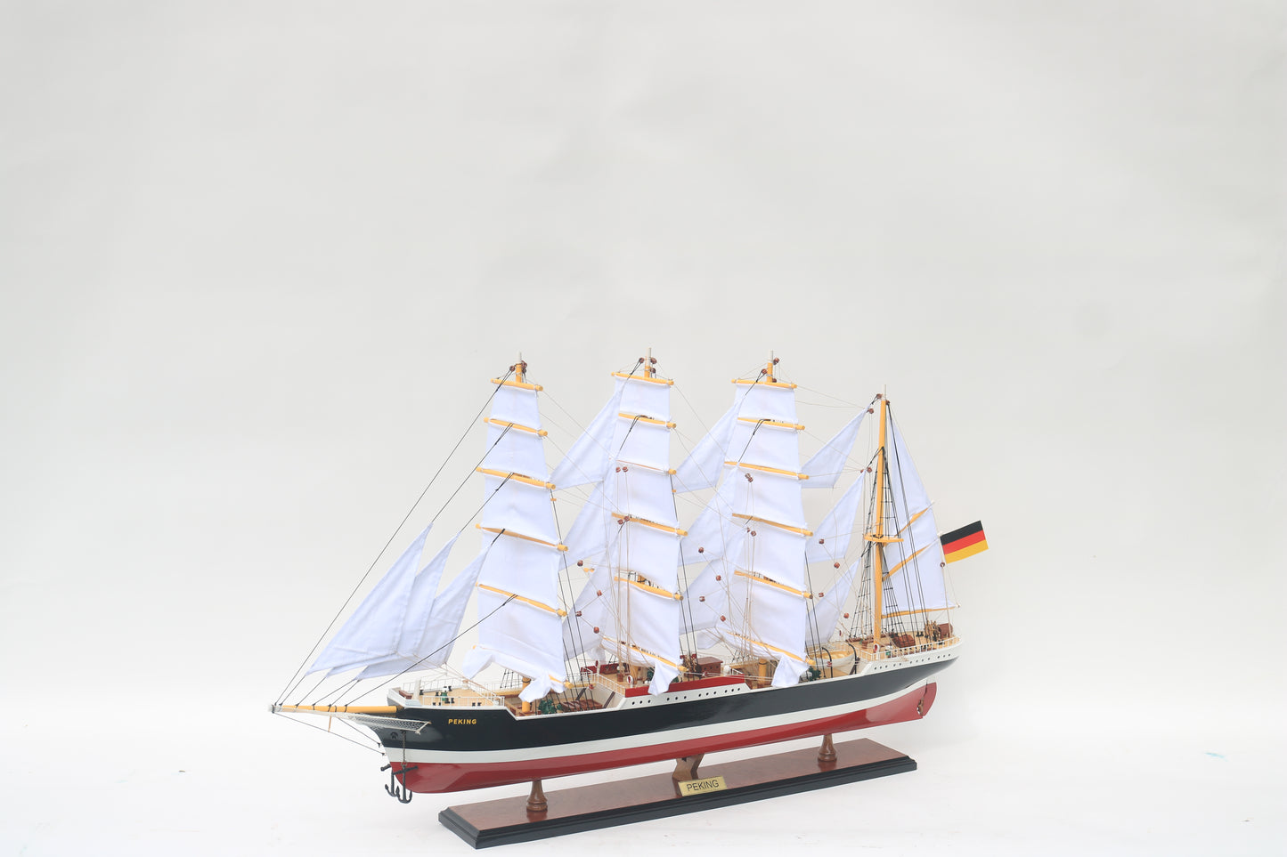 Modellschiff Peking Segel gesetzt