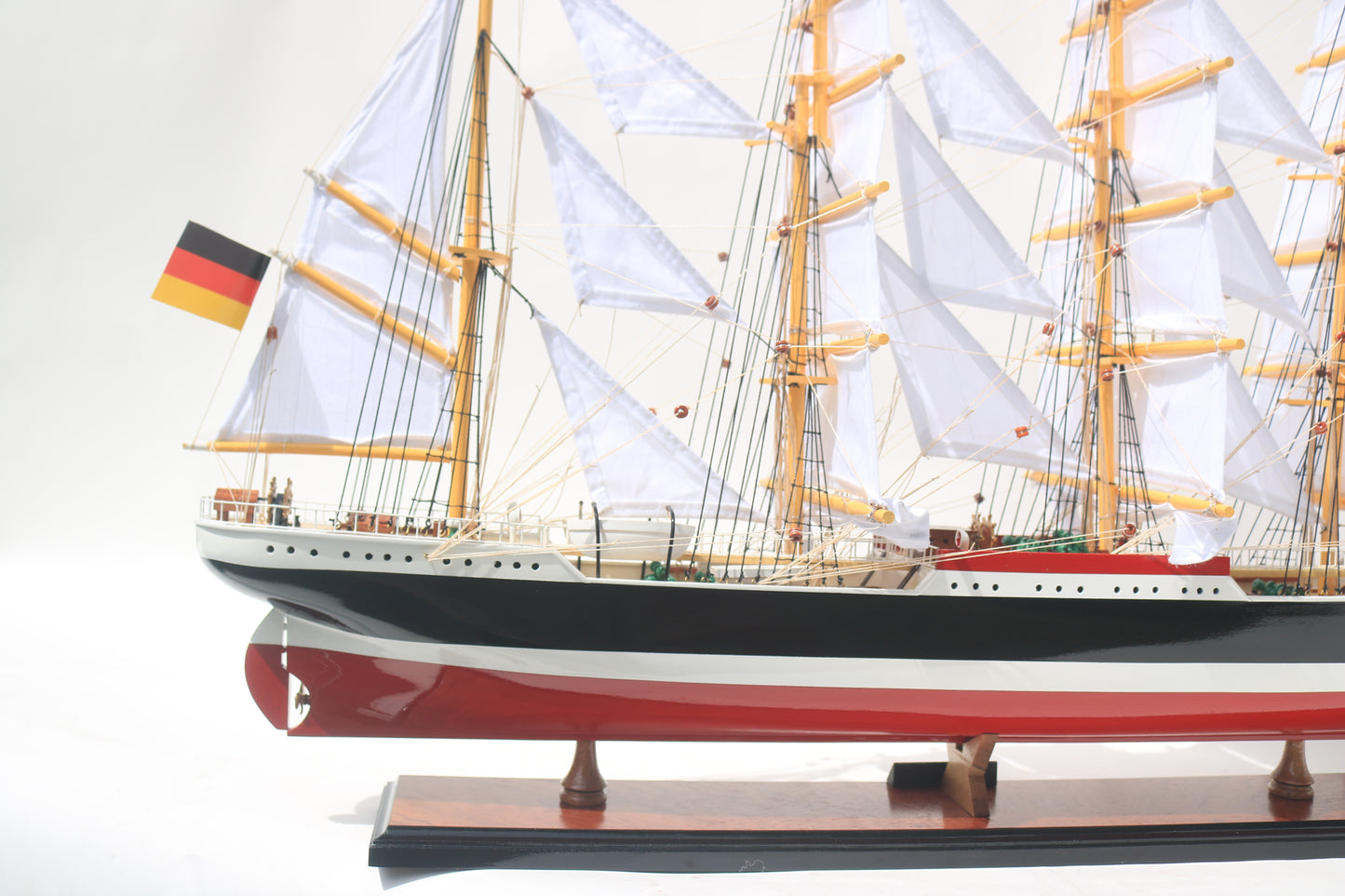 Modellschiff Peking Segel gesetzt