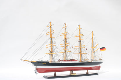 Modellschiff Peking Segel gerefft