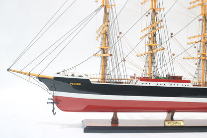 Modellschiff Peking Segel gerefft