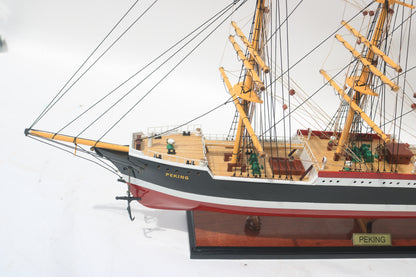 Modellschiff Peking Segel gerefft