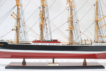 Modellschiff Peking Segel gerefft