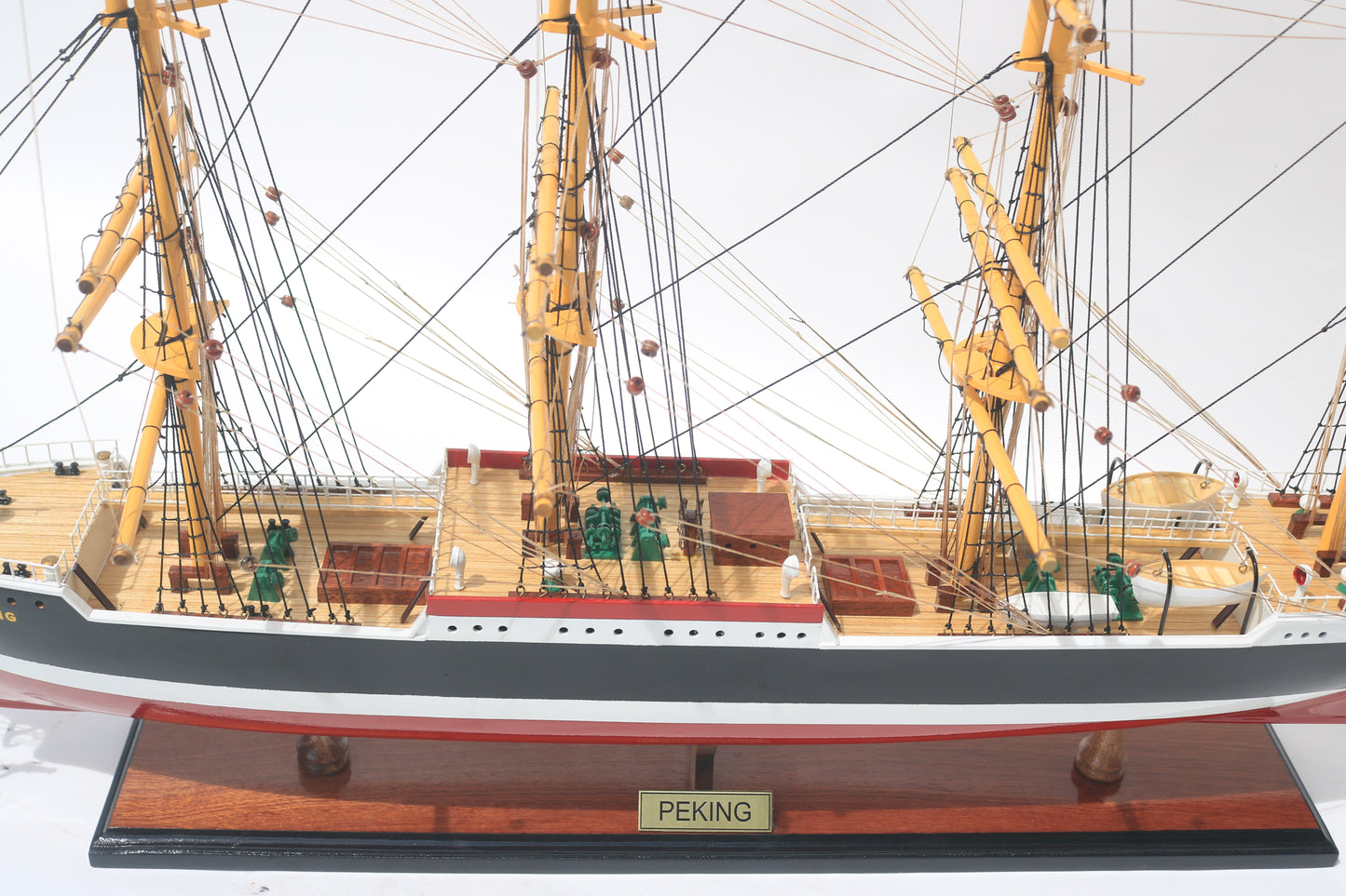 Modellschiff Peking Segel gerefft