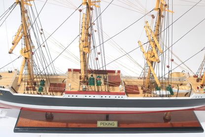 Modellschiff Peking Segel gerefft