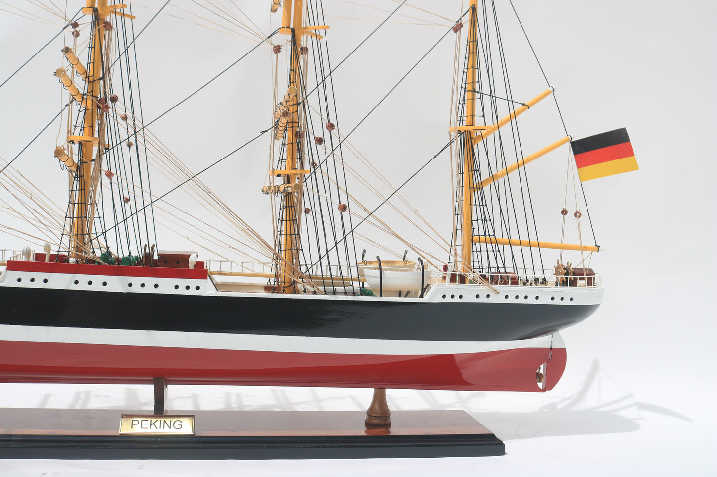 Modellschiff Peking Segel gerefft