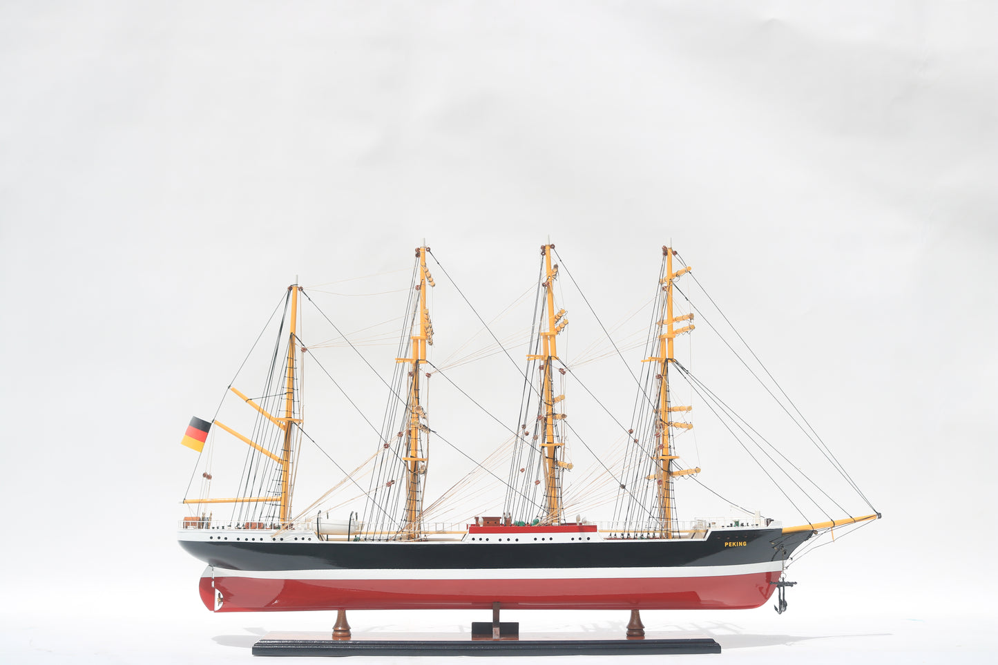 Modellschiff Peking Segel gerefft