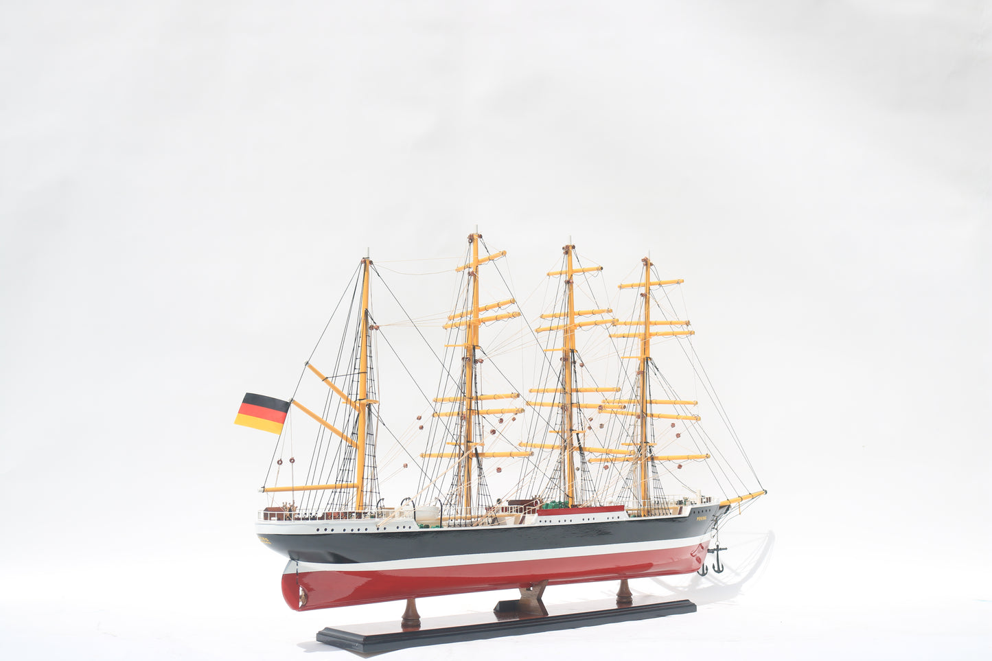 Modellschiff Peking Segel gerefft