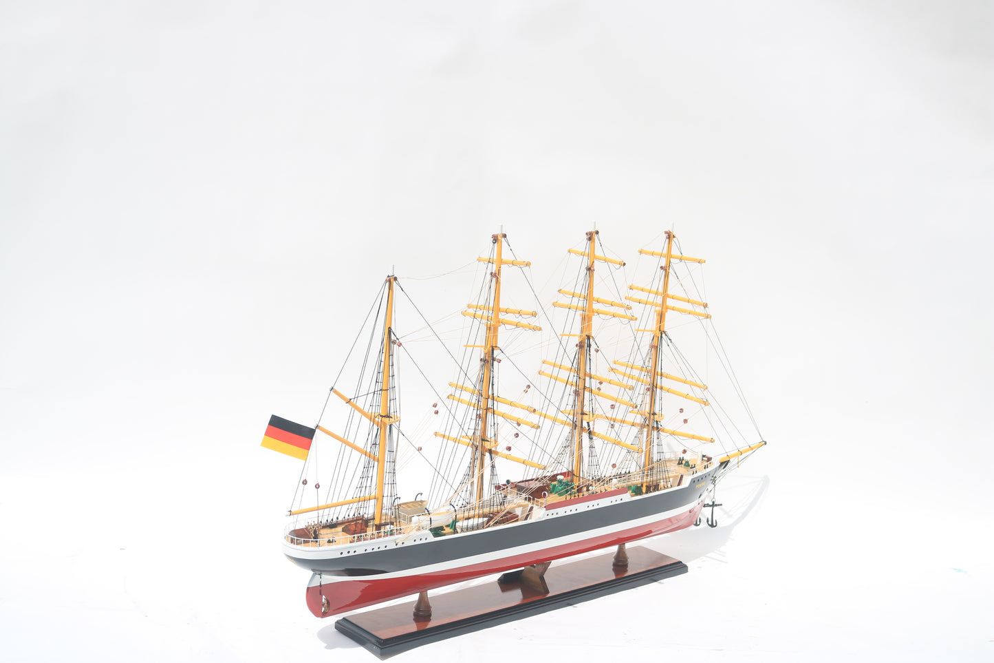 Modellschiff Peking Segel gerefft