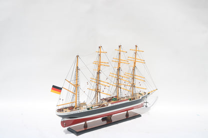 Modellschiff Peking Segel gerefft