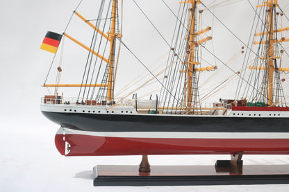 Modellschiff Peking Segel gerefft