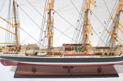 Modellschiff Peking Segel gerefft