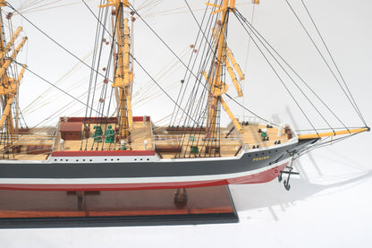 Modellschiff Peking Segel gerefft