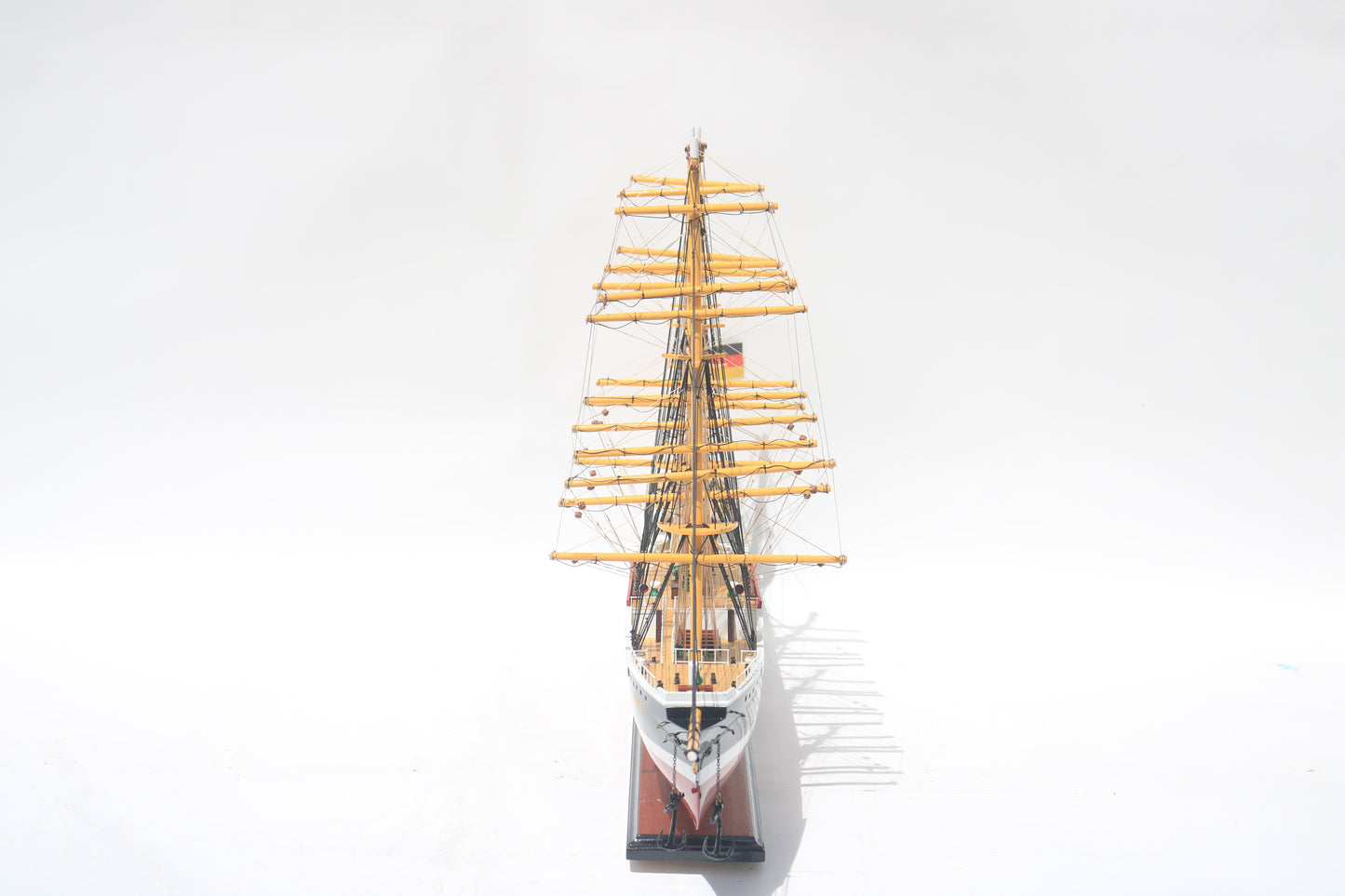 Modellschiff Peking Segel gerefft