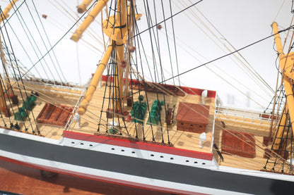 Modellschiff Peking Segel gerefft