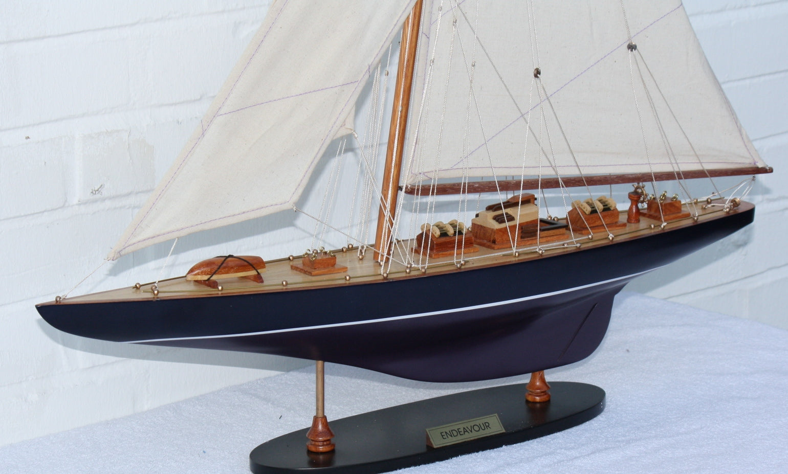 Modellschiff Endeavour Holzmodellschiff.de