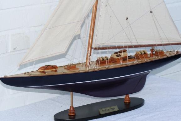 Modellschiff Endeavour Holzmodellschiff.de