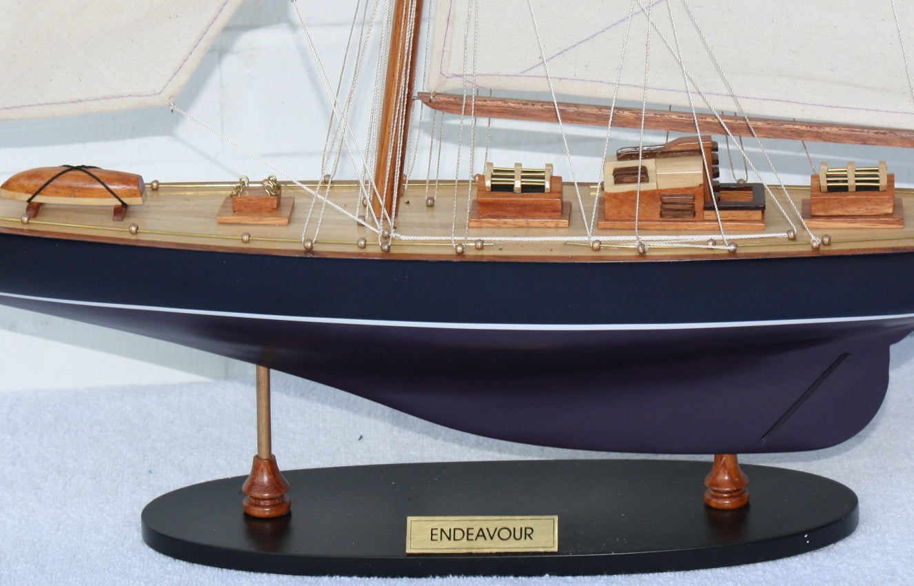 Modellschiff Endeavour Holzmodellschiff.de