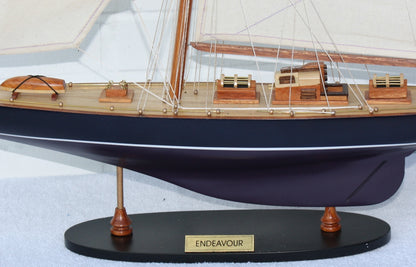 Modellschiff Endeavour Holzmodellschiff.de