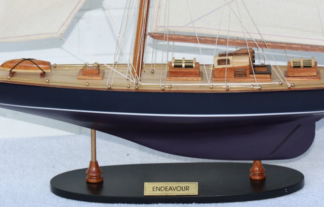Modellschiff Endeavour Holzmodellschiff.de