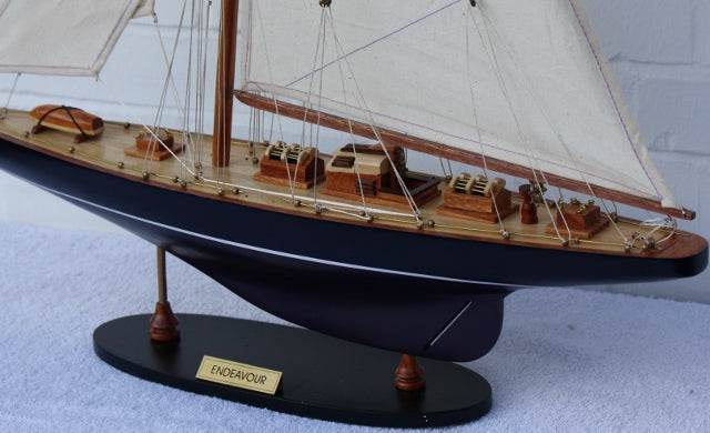 Modellschiff Endeavour Holzmodellschiff.de