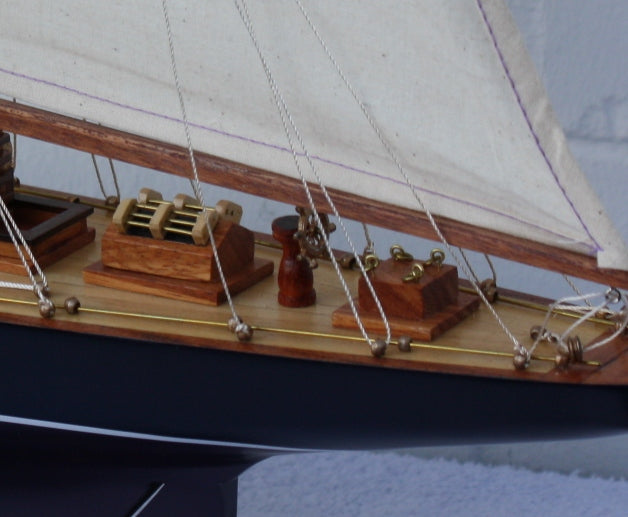 Modellschiff Endeavour Holzmodellschiff.de